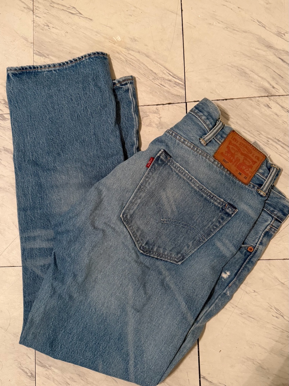 Levi's Men's Light Blue Straight Jeans with Classic Patch